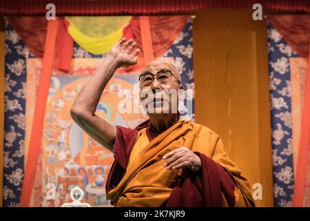 ©Olivier Donnars / Le Pictorium/MAXPPP - 17/09/2016 Olivier Donnars / Le Pictorium - 17/09/2016 - Frankreich - 17 septembre 2016 : Tenzin GYATSO, 14e Dalai Lama, donne un cycle d'enseignement pour les bouddhistes de France au zenith de Strasbourg (67), Frankreich. 17. September 2016: Tenzin GYATSO, 14. Dalai Lama, gibt einen Zyklus der Erziehung für Buddhisten aus Frankreich auf dem Höhepunkt von Straßburg (67), Frankreich . / 17/09/2016 - Frankreich - 17. September 2016: Tenzin GYATSO, 14. Dalai Lama, gibt einen Zyklus der Erziehung für Buddhisten aus Frankreich auf dem Höhepunkt von Straßburg (67), Frankreich . Stockfoto