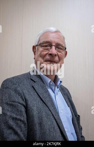 ©Olivier Donnars / Le Pictorium/MAXPPP - Paris 08/02/2019 Olivier Donnars / Le Pictorium - 8/2/2019 - Frankreich / Paris - 8 februar 2019 : Alain CORDIER, Inspecteur General des finances, ancien directeur de l'Assistante Publique-Hopitaux de Paris, ancien President du directoire de Bayard Presse et membre de la commission d'enquete independante sur les abus sexuels sur mineurs comis au sein de l'Eglise catholique. Paris (75), Frankreich. / 8/2/2019 - Frankreich / Paris - 8. Februar 2019: Alain CORDIER, Generalinspekteur der Finanzen, ehemaliger Direktor der Assistante Publique-Hopitaux de Paris, ehemaliger Cha Stockfoto