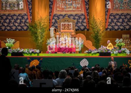 ©Olivier Donnars / Le Pictorium/MAXPPP - 17/09/2016 Olivier Donnars / Le Pictorium - 17/09/2016 - Frankreich - 17 septembre 2016 : Tenzin GYATSO, 14e Dalai Lama, donne un cycle d'enseignement pour les bouddhistes de France au zenith de Strasbourg (67), Frankreich. 17. September 2016: Tenzin GYATSO, 14. Dalai Lama, gibt einen Zyklus der Erziehung für Buddhisten aus Frankreich auf dem Höhepunkt von Straßburg (67), Frankreich . / 17/09/2016 - Frankreich - 17. September 2016: Tenzin GYATSO, 14. Dalai Lama, gibt einen Zyklus der Erziehung für Buddhisten aus Frankreich auf dem Höhepunkt von Straßburg (67), Frankreich . Stockfoto