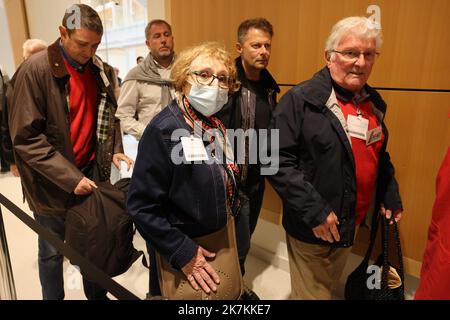 ©PHOTOPQR/LE PARISIEN/Olivier Lejeune ; Paris ; 10/10/2022 ; 13 ans après le Crash du vol RIO-PARIS la compagnie AIR FRANCE et l'avionneur Airbus vont être jugés pour mordides involontaires au palais de Justice de Paris . DANIELE LAMY PRESIDENTE ASSOCIATION ENTRAIDES ET SOLIDARITE erster Tag des neunwöchigen Flugs AF 447 von Rio nach Paris im Palais de Justice in Paris, Frankreich, 10. Oktober 2022. Air France und Airbus stehen vor einem Totschlag-Prozess, nachdem am 01. Juni 2009 ein Jet aus dem Jahr A330 auf der Strecke von Rio de Janeiro nach Paris in den Atlantischen Ozean stürzte und alle 228 Menschen an Bord getötet hatte. Stockfoto