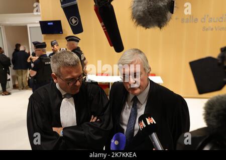 ©PHOTOPQR/LE PARISIEN/Olivier Lejeune ; Paris ; 10/10/2022 ; 13 ans après le Crash du vol RIO-PARIS la compagnie AIR FRANCE et l'avionneur Airbus vont être jugés pour mordides involontaires au palais de Justice de Paris . Erster Tag des neunwöchigen Flugs AF 447 von Rio nach Paris am Palais de Justice in Paris, Frankreich, 10. Oktober 2022. Air France und Airbus stehen vor einem Totschlag-Prozess, nachdem am 01. Juni 2009 ein Jet aus dem Jahr A330 auf der Strecke von Rio de Janeiro nach Paris in den Atlantischen Ozean stürzte und alle 228 Menschen an Bord getötet hatte. Stockfoto