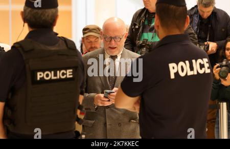 ©PHOTOPQR/LE PARISIEN/Olivier Lejeune ; Paris ; 10/10/2022 ; 13 ans après le Crash du vol RIO-PARIS la compagnie AIR FRANCE et l'avionneur Airbus vont être jugés pour mordides involontaires au palais de Justice de Paris . ALAIN JAKUBOWICZ AVOCAT erster Tag des neunwöchigen Flugs AF 447 von Rio nach Paris im Palais de Justice in Paris, Frankreich, 10. Oktober 2022. Air France und Airbus stehen vor einem Totschlag-Prozess, nachdem am 01. Juni 2009 ein Jet aus dem Jahr A330 auf der Strecke von Rio de Janeiro nach Paris in den Atlantischen Ozean stürzte und alle 228 Menschen an Bord getötet hatte. Stockfoto