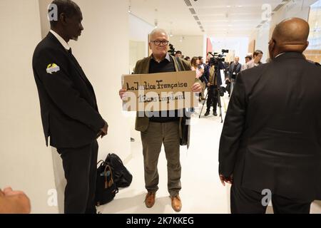 ©PHOTOPQR/LE PARISIEN/Olivier Lejeune ; Paris ; 10/10/2022 ; 13 ans après le Crash du vol RIO-PARIS la compagnie AIR FRANCE et l'avionneur Airbus vont être jugés pour mordides involontaires au palais de Justice de Paris . Erster Tag des neunwöchigen Flugs AF 447 von Rio nach Paris am Palais de Justice in Paris, Frankreich, 10. Oktober 2022. Air France und Airbus stehen vor einem Totschlag-Prozess, nachdem am 01. Juni 2009 ein Jet aus dem Jahr A330 auf der Strecke von Rio de Janeiro nach Paris in den Atlantischen Ozean stürzte und alle 228 Menschen an Bord getötet hatte. Stockfoto