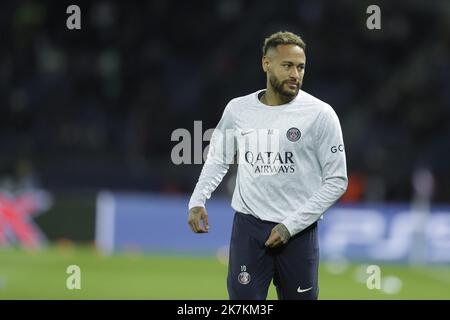 ©Sebastien Muylaert/MAXPPP - Paris 11/10/2022 Neymar Jr von Paris Saint-Germain erwärmt sich vor dem UEFA Champions League-Spiel der Gruppe H zwischen Paris Saint-Germain und SL Benfica am 11. Oktober 2022 im Parc des Princes in Paris, Frankreich. Stockfoto