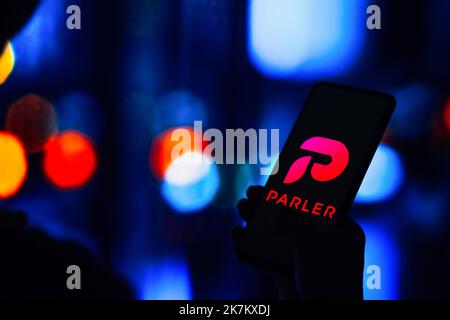 Brasilien. 17. Oktober 2022. In dieser Abbildung wird das Parler-Logo auf einem Smartphone-Bildschirm angezeigt. Kredit: SOPA Images Limited/Alamy Live Nachrichten Stockfoto