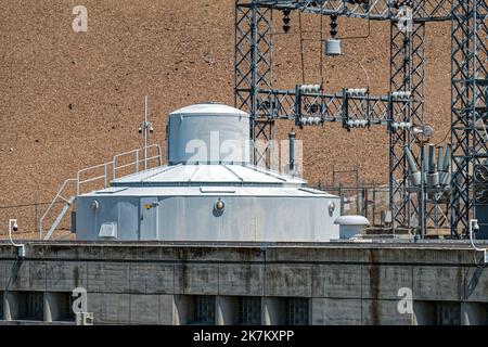 Eine Turbinenanlage am C. J. Strike Dam am Snake River in der Nähe von Bruneau in Idaho, USA Stockfoto