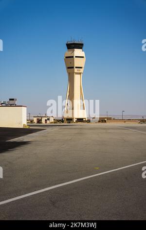 Air Control Tower am Luftwaffenstützpunkt Edwards am 10/16/2022 Stockfoto