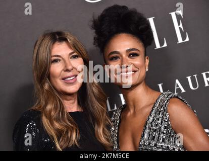 Los Angeles, USA. 17. Oktober 2022. Nina Garcia und Lauren Ridloff kommen zur alljährlichen Elle Women in Hollywood-Veranstaltung 29., die am 17. Oktober 2022 im Getty Center in Los Angeles, CA, stattfindet. © OConnor/AFF-USA.com Quelle: AFF/Alamy Live News Stockfoto