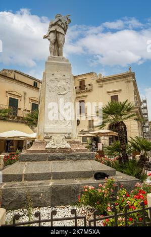 Modica, Italien: 09-21-2022: Schönes Denkmal in Modica Stockfoto