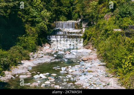 Kaskaden des Flusses Livo bei Domaso am Comer See Lombardei, Italien Stockfoto