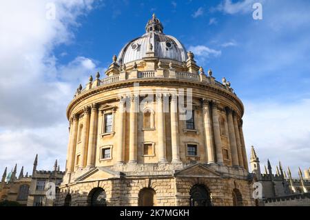 Radcliffe Camera, Bodleian Library, University of Oxford, England, Großbritannien. Berühmtes denkmalgeschütztes Gebäude, entworfen vom berühmten Architekten James Gibbs. Stockfoto