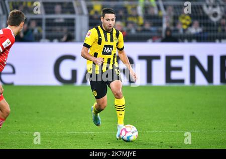 Bundesliga, Signal Iduna Park Dortmund: Borussia Dortmund gegen den FC Bayern München; Raphael Guerreiro Stockfoto