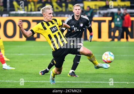 Bundesliga, Signal Iduna Park Dortmund: Borussia Dortmund gegen den FC Bayern München; Nico Schlotterbeck Stockfoto
