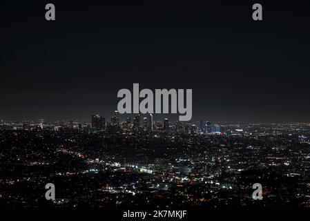Wunderschöne Nachtansicht der Innenstadt von Los Angeles in Kalifornien von oben. Stockfoto
