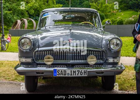 BADEN BADEN, DEUTSCHLAND - JULI 2019: russischer grauer GAZ 22 21 WOLGA 1962 1970 Kombi-Familienwagen aus der UdSSR Russland, Oldtimer mee Stockfoto