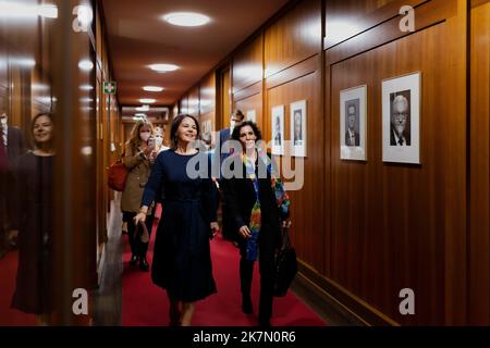 Berlin, Deutschland. 18. Oktober 2022. (LR) die Bundesaußenministerin Annalena Baerbock (Bündnis 90/die Grünen) trifft am 18. Oktober 2022 in Berlin die belgische Außenministerin Hadja Lahbib. Kredit: dpa/Alamy Live Nachrichten Stockfoto