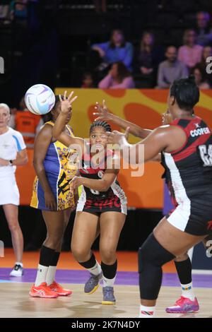 Janeisha CASSIMY von Trinidad & Tobago im Frauen-Netball zwischen Barbados und Trinidad & Tobago bei den Commonwealth-Spielen 2022 im NEC, Birmingham. Stockfoto