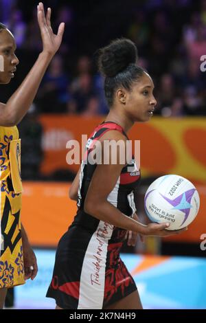 Shantel SEEMUNGAL aus Trinidad & Tobago im Frauen-Netball zwischen Barbados und Trinidad & Tobago bei den Commonwealth-Spielen 2022 im NEC, Birmingham. Stockfoto