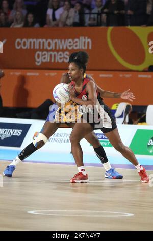 Shantel SEEMUNGAL aus Trinidad & Tobago im Frauen-Netball zwischen Barbados und Trinidad & Tobago bei den Commonwealth-Spielen 2022 im NEC, Birmingham. Stockfoto