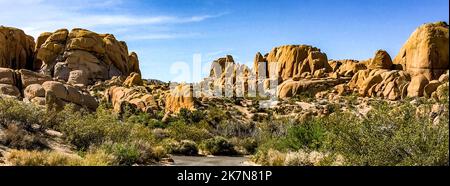 Ein Panoramablick auf die Spitzkoppe eine Gruppe von kahlen Granitgipfeln. Namibia Stockfoto