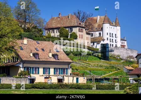 Historische Nyon Altstadt und Burg, im Wallis, Schweiz Stockfoto