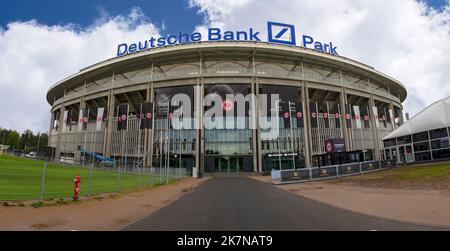 Blick auf die Deutsche Bank Park Arena - den offiziellen Spielplatz des FC Eintracht, Frankfurt Stockfoto