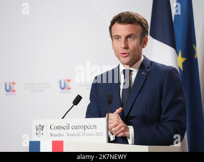 Belgien, Brüssel: Präsident der Französischen Republik Emmanuel Macron am Ende des Europäischen Rates am 2022/03/25 Stockfoto