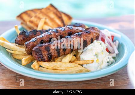 Kebab Beef Souvlaki in griechischer Taverne Stockfoto