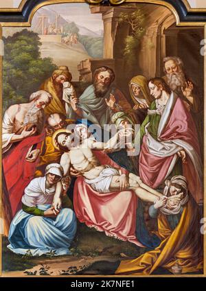 AOSTA, ITALIEN - 14. JULI 2018: Das Gemälde von Deposition - Pieta in der Kirche Cattedrale di Santa Maria Assunta von 19. Cent. Stockfoto