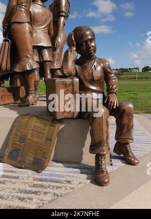 Eine Statue von Kinderflüchtlingen. Hook of Holland. 2022 Stockfoto