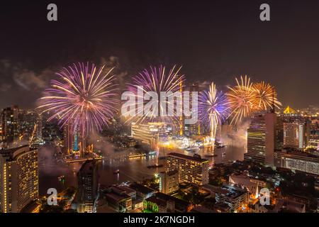Bangkok Thailand, Feuerwerk Countdown-Anzeige Feier, buntes Neujahrsfeuerwerk Stockfoto