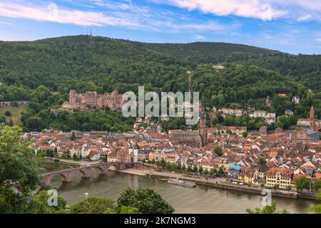 Heidelberg Deutschland, Skyline am Neckar mit alter Brücke und Heidelberger Schloss Stockfoto