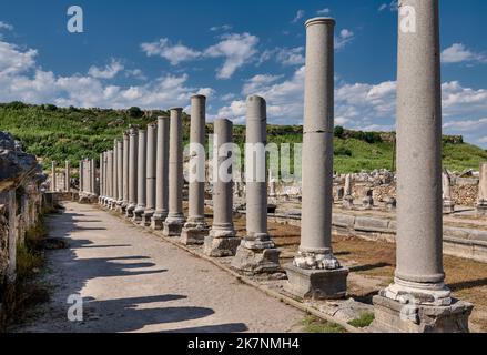 Collumned Main Street, Säulen von colonnaded Straße Ruinen der römischen Stadt Perge, Antalya, Türkei Stockfoto