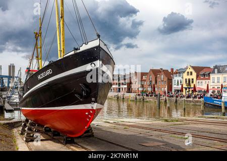 Binnenhafen Husum, Husum-Binnenhafen, Schienen der Hellbahn der ehemaligen Werft Stockfoto