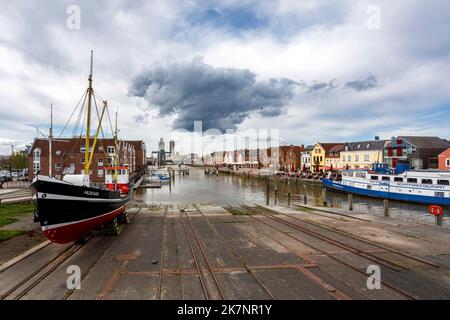 Binnenhafen Husum, Husum-Binnenhafen, Schienen der Hellbahn der ehemaligen Werft Stockfoto