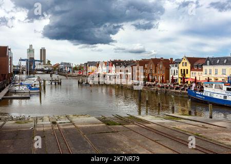 Binnenhafen Husum, Husum-Binnenhafen, Schienen der Hellbahn der ehemaligen Werft Stockfoto