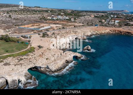 Luftaufnahme der Brücke der Liebenden, Ayia Napa, Zypern. Stockfoto