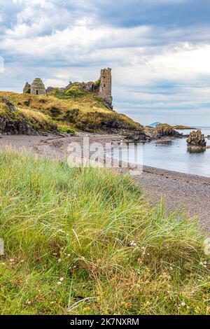 Die Ruinen des Dunure Castle aus dem 13.. Jahrhundert, das bei den Dreharbeiten von Outlander, Dunure, South Ayrshire, Schottland, Großbritannien, verwendet wurde Stockfoto