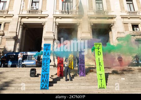 Rom, Italien. 18. Oktober 2022. Flashmob, organisiert von der Studentenvereinigung vor dem MIUR in Rom (Foto: © Matteo Nardone/Pacific Press via ZUMA Press Wire) Quelle: ZUMA Press, Inc./Alamy Live News Stockfoto