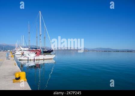 Hafen und Hafen in Nafplio (Nafplion), Peloponnes, Griechenland Stockfoto