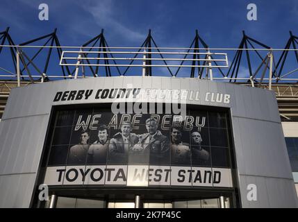 Derby, England, 18.. Oktober 2022. Eine allgemeine Ansicht des Stadions vor dem Papa Johns Trophy-Spiel im Pride Park Stadium, Derby. Bildnachweis sollte lauten: Darren Staples / Sportimage Stockfoto