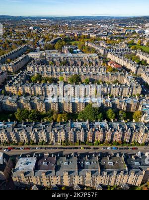 Luftaufnahme von Mietshäusern im gehobenen Wohnviertel von Marchmont in Edinburgh, Schottland, Großbritannien Stockfoto