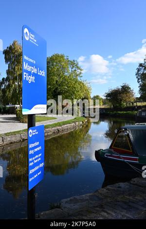 Ende des Peak Forest Canal und Beginn des Marple Lock Fluges Stockfoto