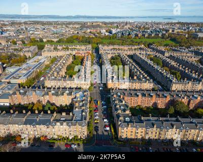 Luftaufnahme von Mietshäusern im gehobenen Wohnviertel von Marchmont in Edinburgh, Schottland, Großbritannien Stockfoto