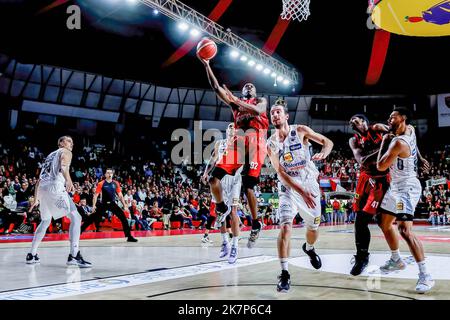 Varese, Italien. 16. Oktober 2022. Jaron Johnson #92 von Pallacanestro Varese OpenJobMetis in Aktion während des LBA Lega Basket Ein Spiel der regulären Saison 2022/23 zwischen OpenJobMetis Varese und Dolomiti Energia Trentino in der Enerxenia Arena, Varese. Endnote: Varese 91 - 94 Trentino (Foto: Fabrizio Carabelli/SOPA Images/Sipa USA) Quelle: SIPA USA/Alamy Live News Stockfoto