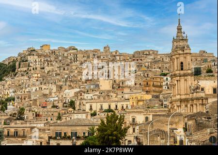 Modica, Italien: 09-21-2022: Landschaft des historischen Zentrums von Modica Stockfoto