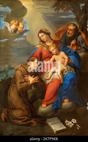 VARENNA, ITALIEN - 20. JULI 2022: Das Gemälde der Heiligen Familie mit dem Heiligen Antonius von Padua in der Kirche Chiesa di Santa Maria delle Grazie Stockfoto