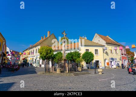 10.13.2022 -Szentendre, Ungarn: Schönes buntes Stadtbild von Szentendre Stockfoto