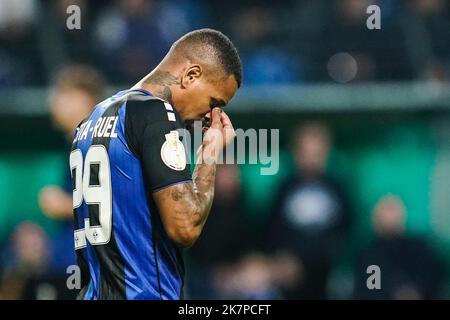 Mannheim, Deutschland. 18. Oktober 2022. Fußball: DFB-Pokal, SV Waldhof Mannheim - 1. FC Nürnberg, 2. Runden, Carl-Benz Stadion. Mannheims Daniel Keita-Ruel berührt seine Nase. Kredit: Uwe Anspach/dpa - Nutzung nur nach schriftlichem Vereinbarung mit der dpa/Alamy Live News Stockfoto