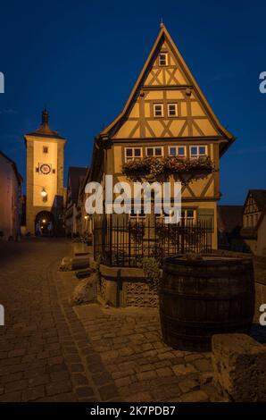 Straßenblick in der mittelalterlichen Stadt Rothenburg. Stockfoto
